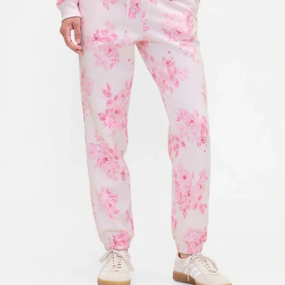 GAP Pink Floral Lounge Set - Picture 9 of 9